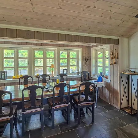4 Bedroom Cozy In Semesterbostad