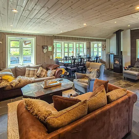 4 Bedroom Cozy In Nyaraló Norheimsund