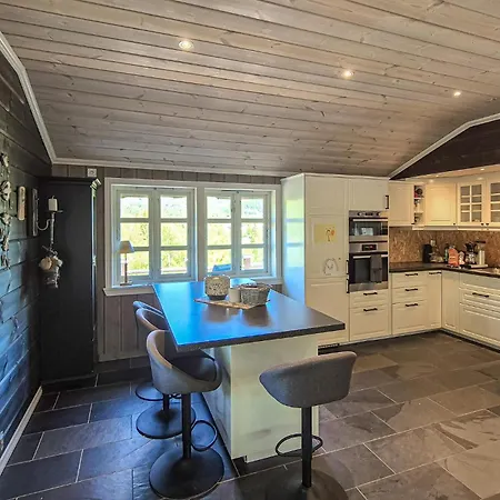Σπίτι διακοπών 4 Bedroom Cozy In *