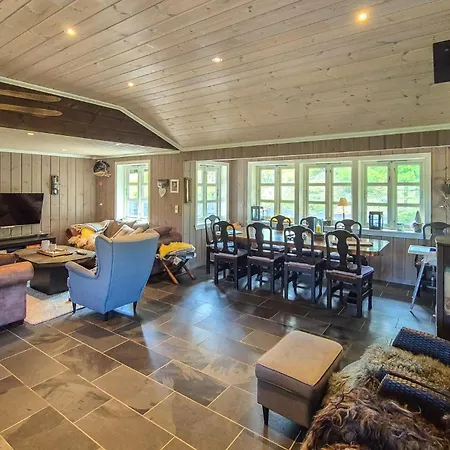 4 Bedroom Cozy In *